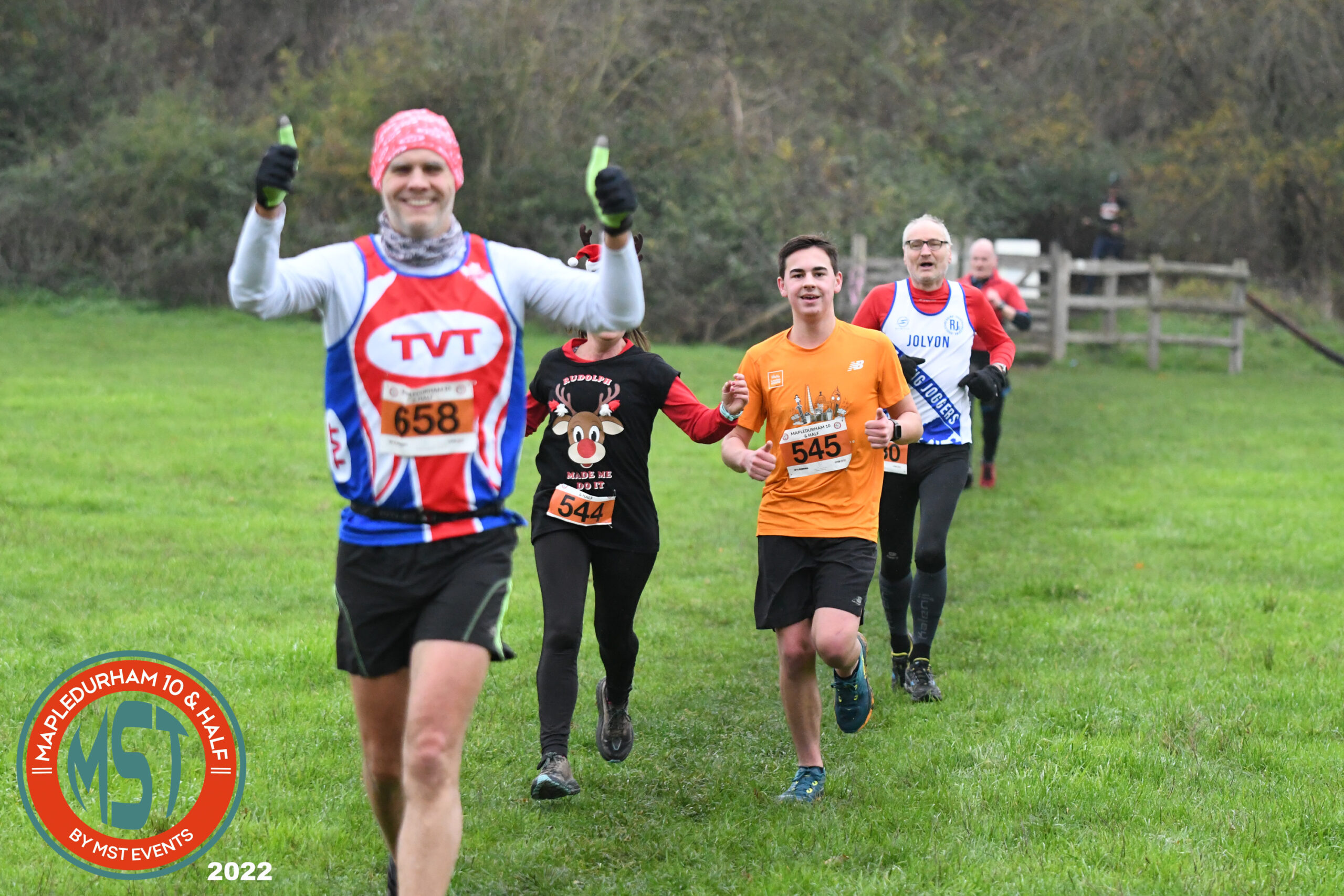 Runners at Mappledurham 10